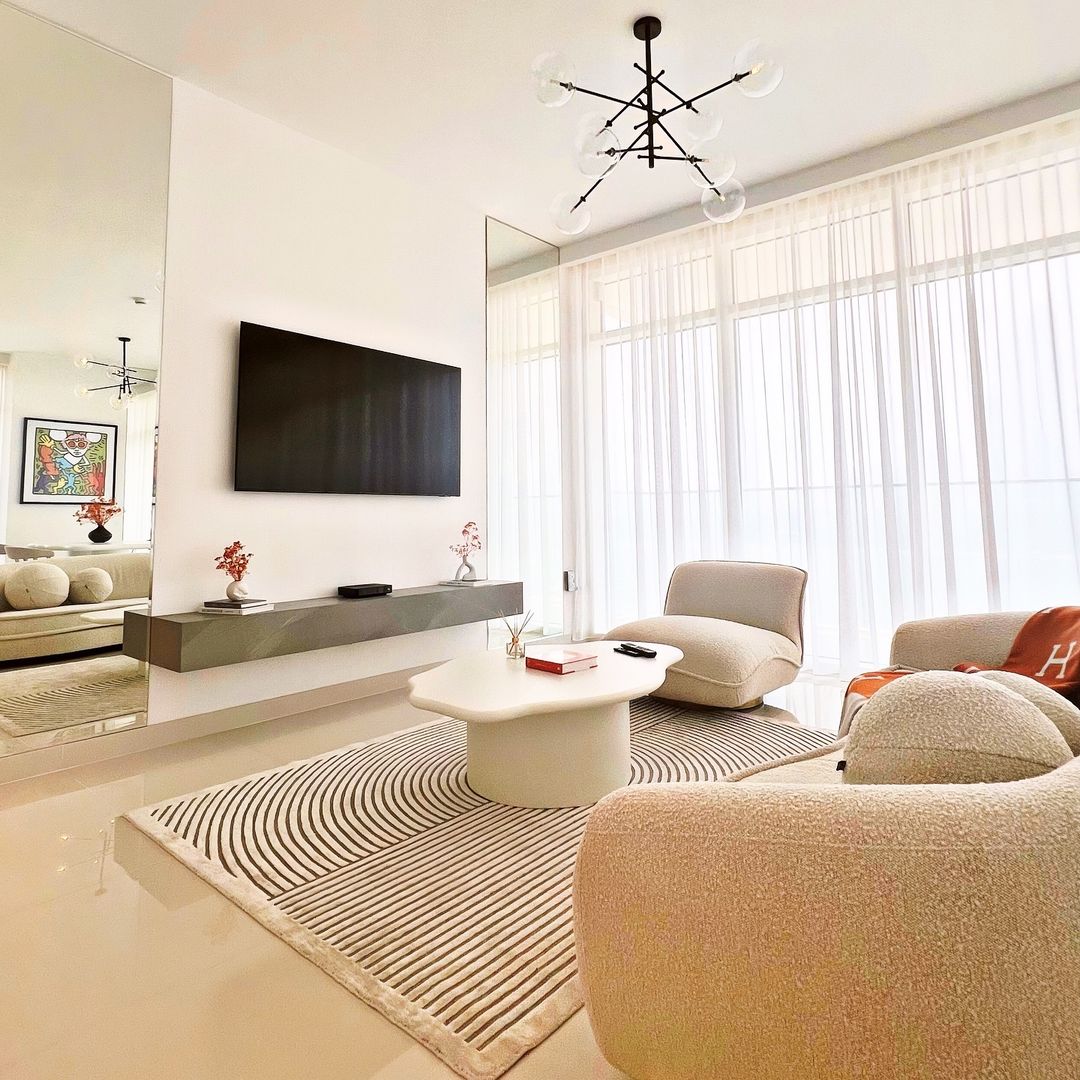 Bespoke high-end villa living space fit-out with custom architectural features, focusing on warm ambient lighting and high-contrast dark tones in residential projects.